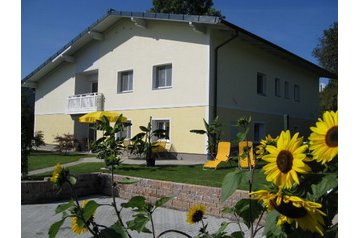 Austria Privát Feldkirchen in Kärnten, Esterno